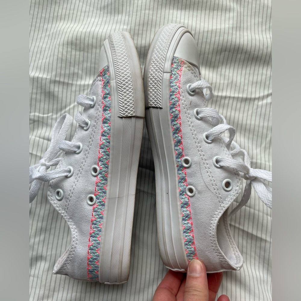 Converse all stars, Girls size 3. White with embroidery on sides